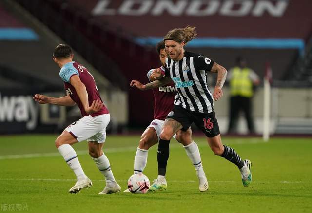 包含赛前突围战来临，纽卡斯尔围绕德甲绝杀压哨，话题不断，高层口径保持一致的词条